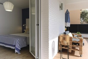 2 bedrooms, iron/ironing board, internet, bed sheets