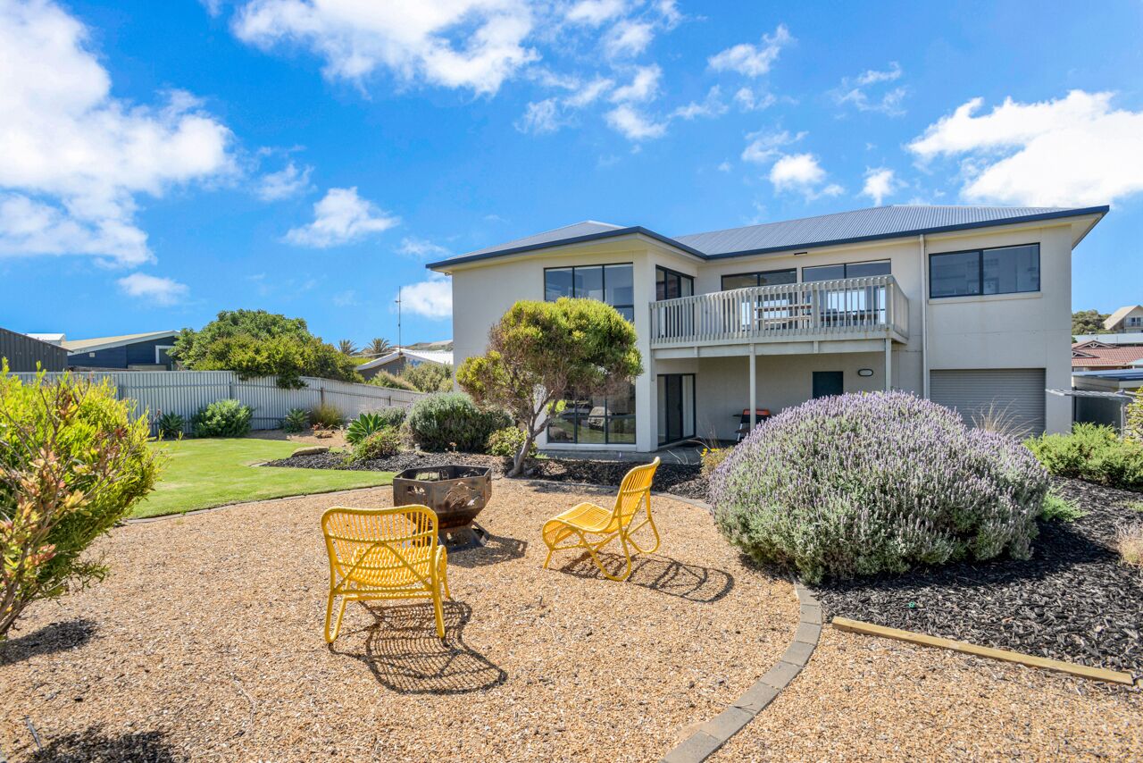 Stunning beach home in walking distance to Middleton Beach