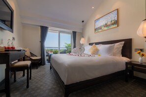 2 makuuhuonetta, työpöytä, ilmainen Wi-Fi, vuodevaatteet