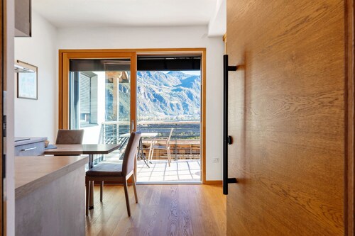 Moderne Ferienwohnung "3 Weger" mit Panoramablick auf die Berge, schönem Balkon und WLAN