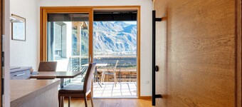 Moderne Ferienwohnung "3 Weger" mit Panoramablick auf die Berge, schönem Balkon und WLAN