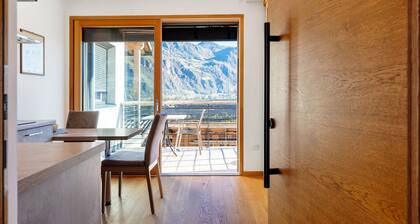 Modern Apartment "3 Weger" with Panoramic Mountain View, Beautiful Balcony & Wi-Fi