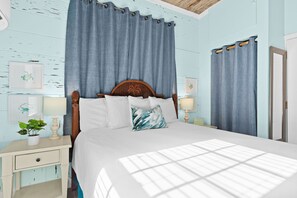 Iron/ironing board, free Internet, bed sheets - Suite w/ Shared Pool, High-Speed WiFi - Steps to the Beach, Snowbird-Friendly (Siesta Key)