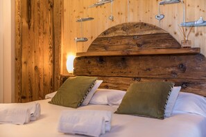 2 bedrooms, free WiFi, bed sheets - Vacation home Chalet 3 Elements with mountain view, Wi-Fi, balcony (Livigno (SO))