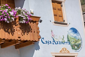 Exterior detail - Casa Azzurra with Mountain View, Wi-Fi, Balcony and Garden (Livigno (SO))
