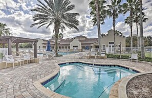 Piscina all'aperto, una piscina riscaldata