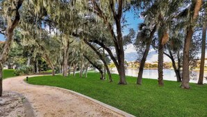 A park with a dirt path, green grass, and trees with hanging moss. - Luxurious River Views, Resort Amenities, Lrg 3 Bed, 2 Bath, Corner Unit, 2100 SF (Palm Coast)