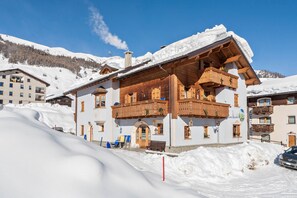 Exterior - Casa Azzurra with Mountain View, Wi-Fi, Balcony & Garden; Parking Available (Livigno (SO))