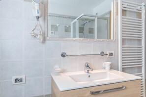 Bathtub, hair dryer, towels