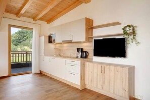 Refrigerador, microondas, placa de cocina, lavavajillas