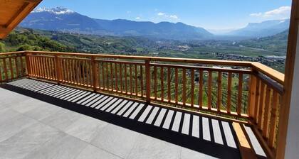 Ferienwohnung "Weinberg" mit Bergblick, WLAN, Terrasse, Balkon & Garten