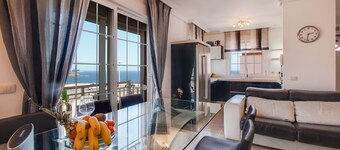 Casa Orquídea: Chalet con vistas al mar, piscina y azotea en zona tranquila, Playa Pelada