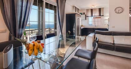Casa OrquĂdea â Chalet avec Vue Mer, Piscine & Toit-Terrasse dans un Quartier Calme, Plage Pelada