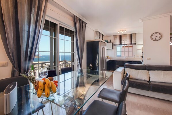 Interior - Villa "Orquídea"  with Sea View, Pool, Garden & Wi-Fi (El Médano)