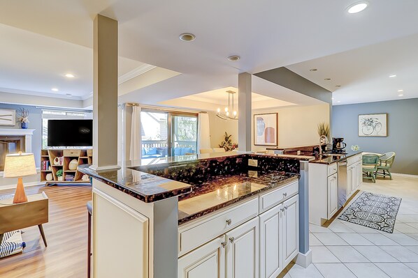 Interior - 18th fairway golf-front condo with pool, deck - FREE Tennis and Pickleball 2025 (Hilton Head)