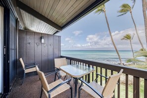 Outdoor dining - Ocean-view condo with high-speed WiFi, mountain views, & loft (Lahaina)