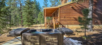 Adorable ski cabin with private hot tub, wood stove, pool table & washer/dryer