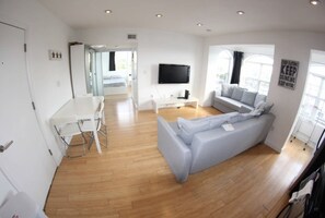 Smart TV - Location #1 in south beach (Miami Beach)