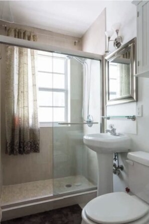 Shower, hair dryer - Location #1 in south beach (Miami Beach)