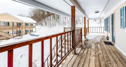 Efficient condo near slopes with kitchenette & great location