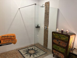 淋浴設備、風筒、提供毛巾