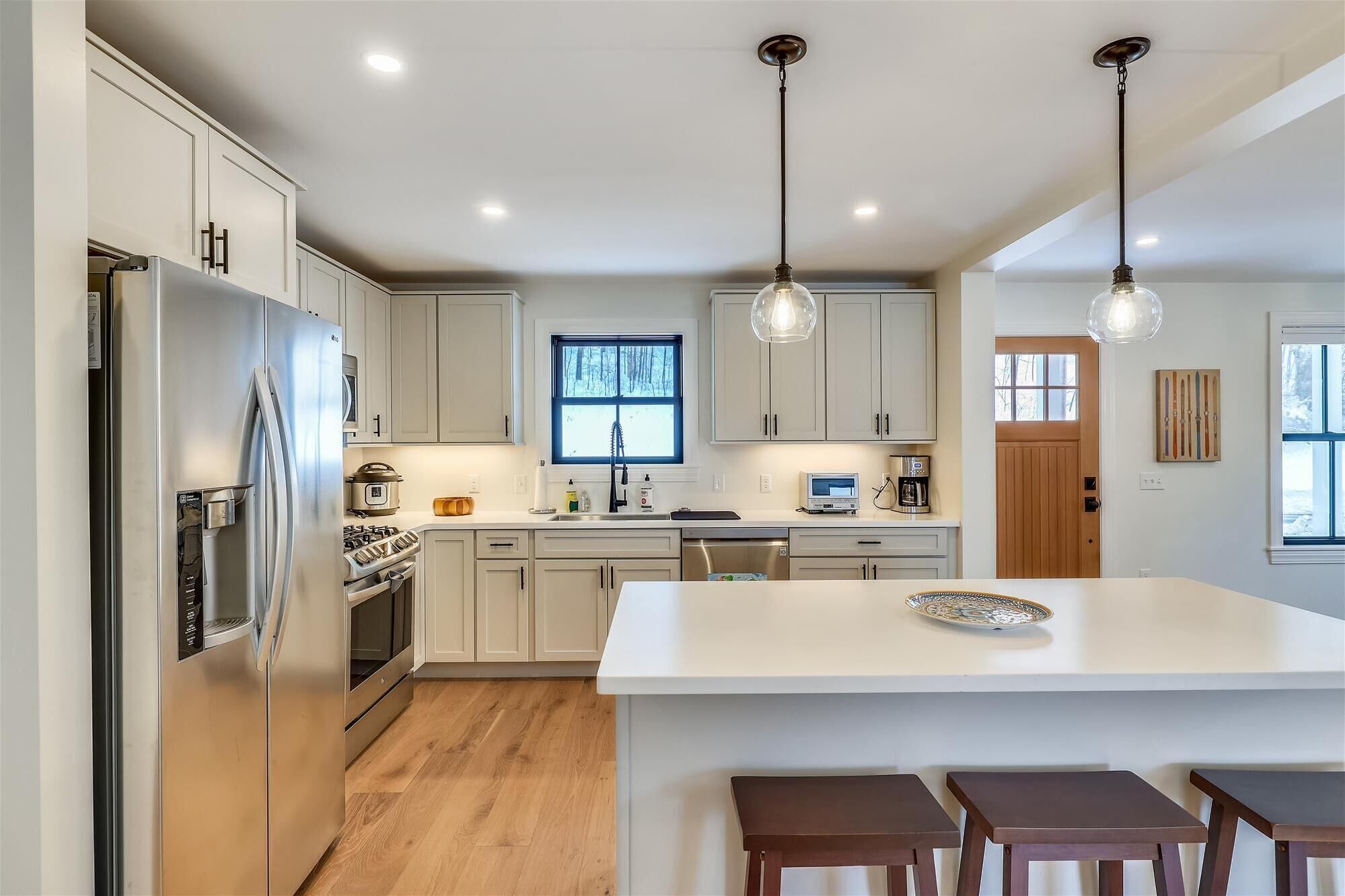 Kylskåp, mikrovågsugn, ugn och spishäll