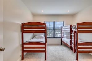 4 bedrooms, desk, iron/ironing board, free WiFi - Village with a View: 4 br, a/c, deck, Mansfield views! (Stowe)
