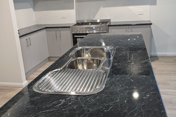 Réfrigérateur, micro-ondes, four, lave-vaisselle