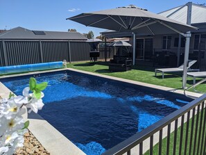Piscine extérieure, piscine chauffée