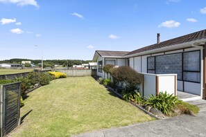 المنطقة المحيطة بالمنشأة