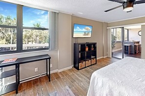 3 bedrooms, desk, iron/ironing board, free WiFi