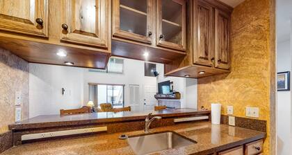 Casual condo with a hot tub, high-speed WiFi & a washer/dryer
