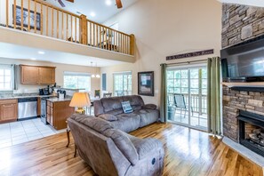 TV, fireplace, DVD player, video library - Riverfront gem w/wraparound deck, horseshoes, firepit, hot tub, WiFi - 2 dogs OK (Whittier)