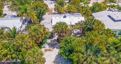 Dog-friendly family home with WiFi, central AC, private W/D - close to beach