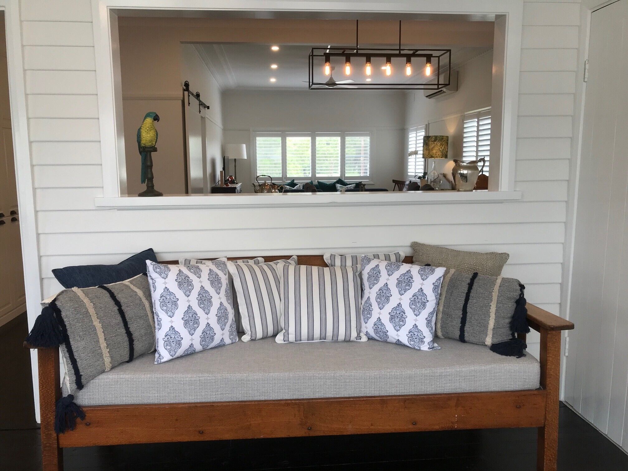 Älytelevisio, kirjoja, stereot