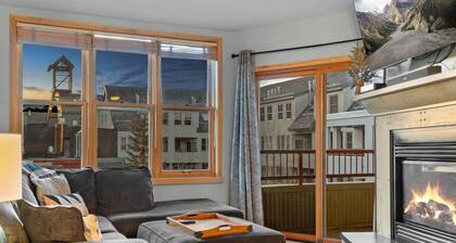 Stylish & Bright Mountain Getaway W/ Shared Pool/Hot Tubs - Walk to Lifts