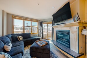 TV, fireplace