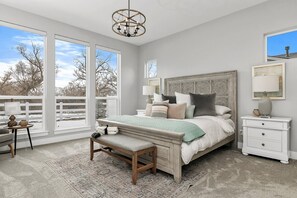 4 bedrooms, desk, iron/ironing board, free WiFi - Ultimate Vacay Home in Fam Friendly Neighborhood! Spacious Living | Gourmet Kitchen (Boise)