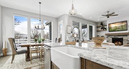 Ultimate Vacay Home in Fam Friendly Neighborhood! Spacious Living | Gourmet Kitchen | Community Pool