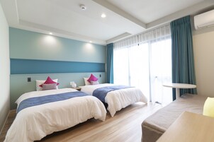 Standard Twin Room, 1 Bedroom, Non Smoking | In-room safe, desk, laptop workspace, blackout drapes