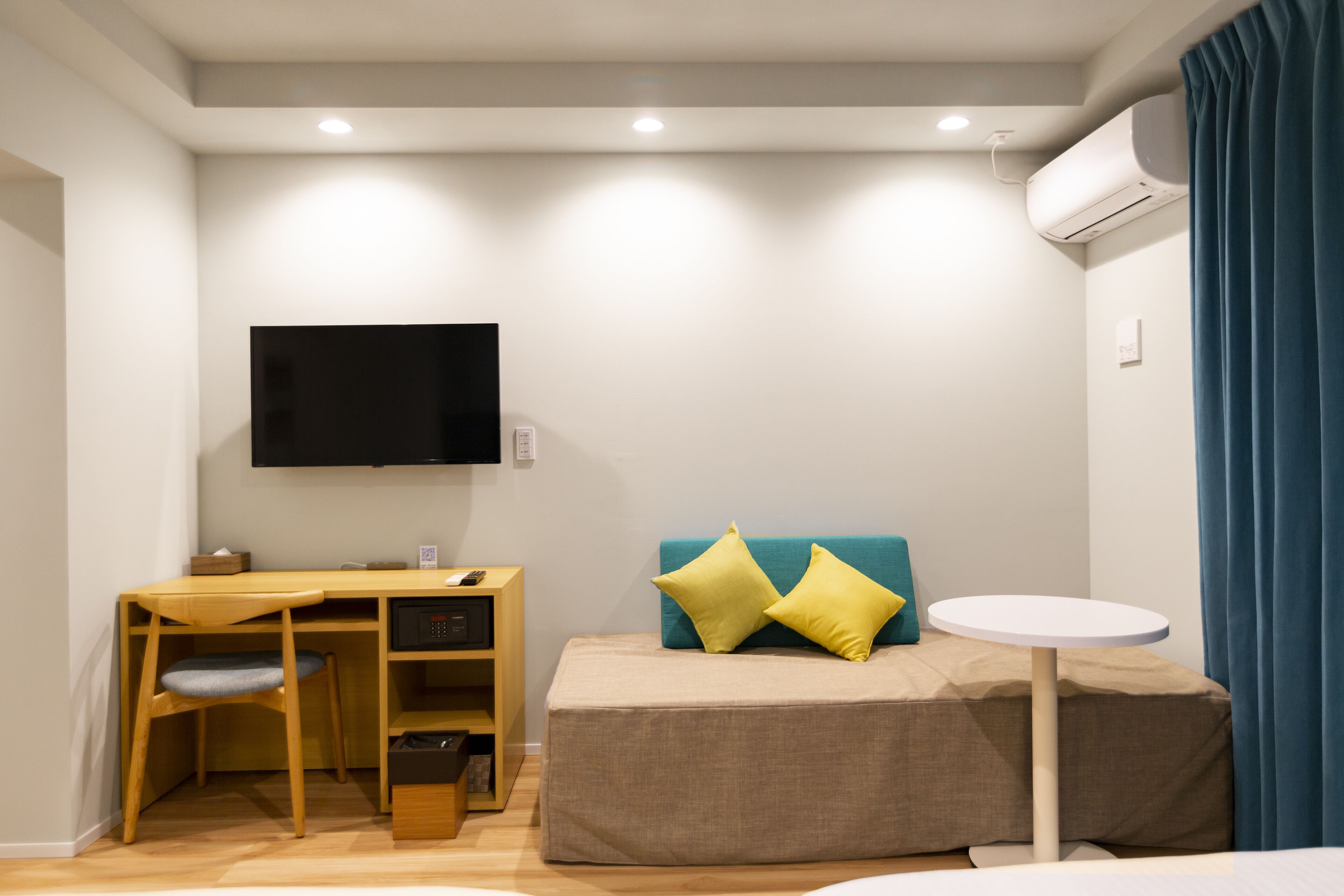 standard twin room, 1 bedroom, non smoking | 1 bedroom, in-room safe, desk, laptop workspace