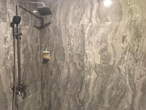 Bathroom - D Blitz Hotel Kendari (Kendari)