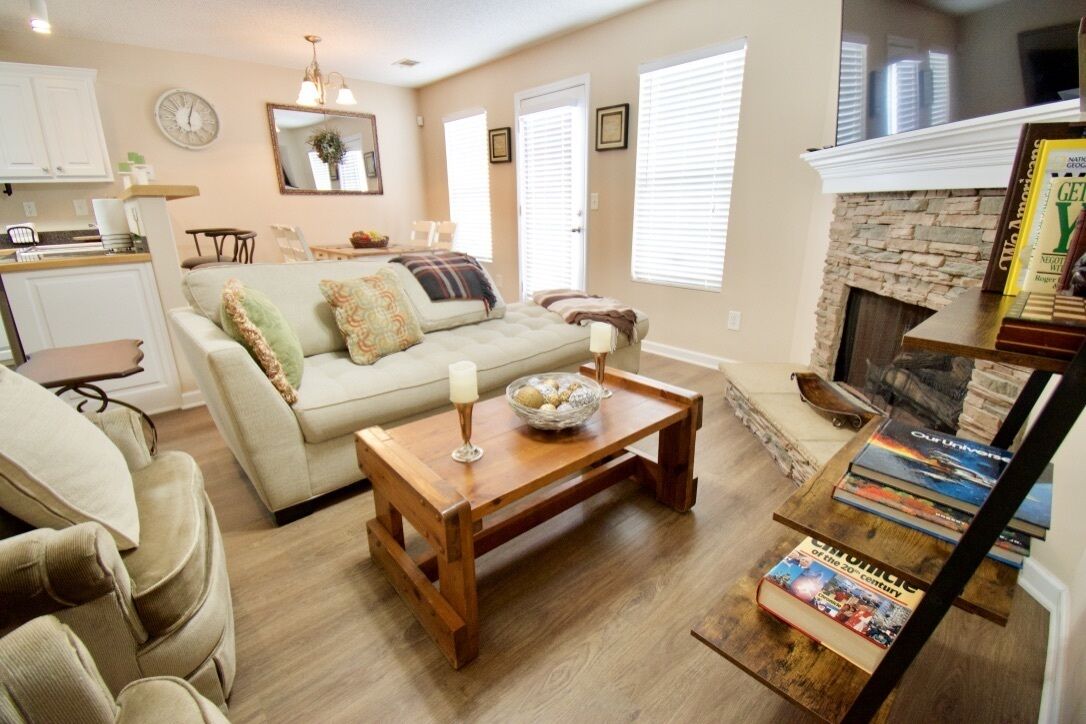 Smart TV, fireplace, books, offices