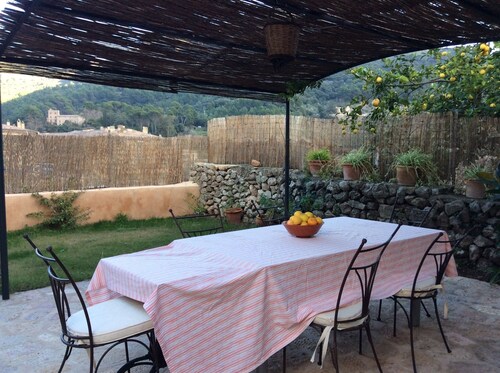 Beautiful house with private garden in the center of Valldemossa for 4 persons