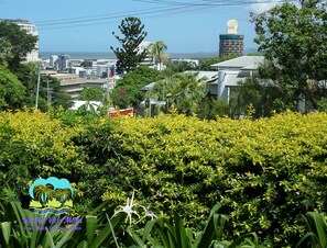 A view of a hotel with a sign indicating "Island View Motel" and "Cool, Quiet Stunning Views." - Island View Motel (North Ward)