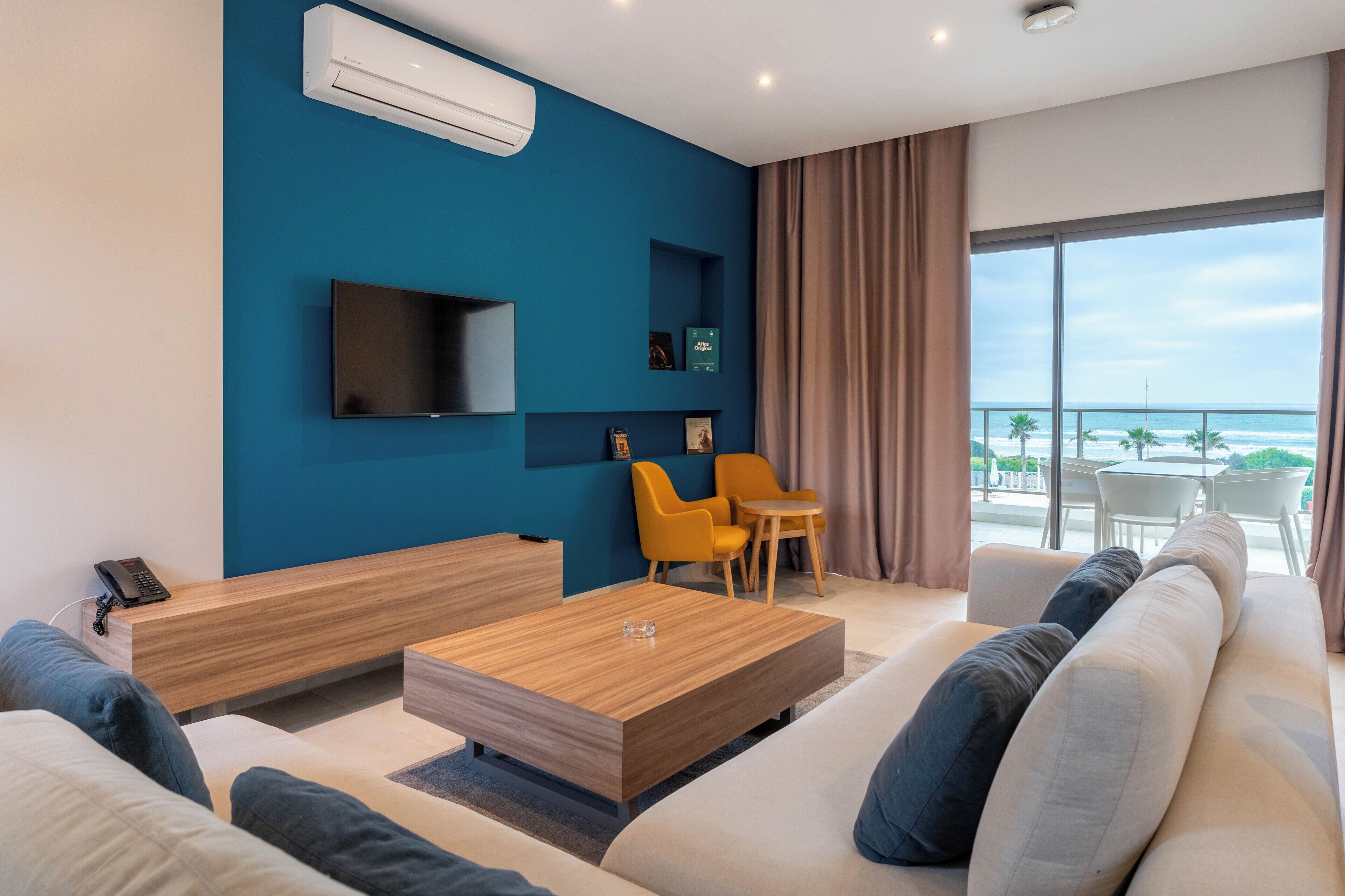 Appartement, 2 chambres | Coin séjour | Télévision LED