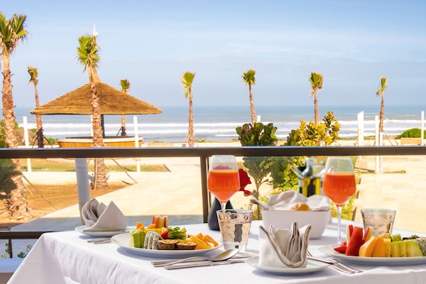 Petit déjeuner continental (50 MAD par personne)