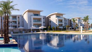 2 piscinas al aire libre