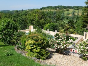 Property grounds - Charming Villa with Private Pool, Gym, Fireplace & Garden Near Villamblard (Villamblard)