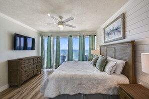 2 bedrooms, travel cot, WiFi, bed sheets